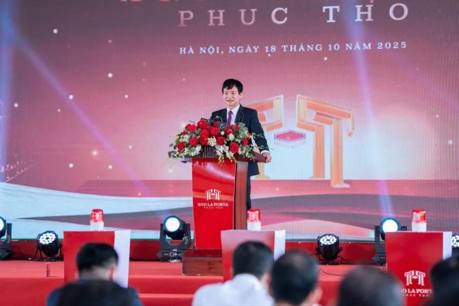 Bí thư Đảng uỷ, Chủ tịch HĐND xã Phúc Thọ phát biểu tại sự kiện.