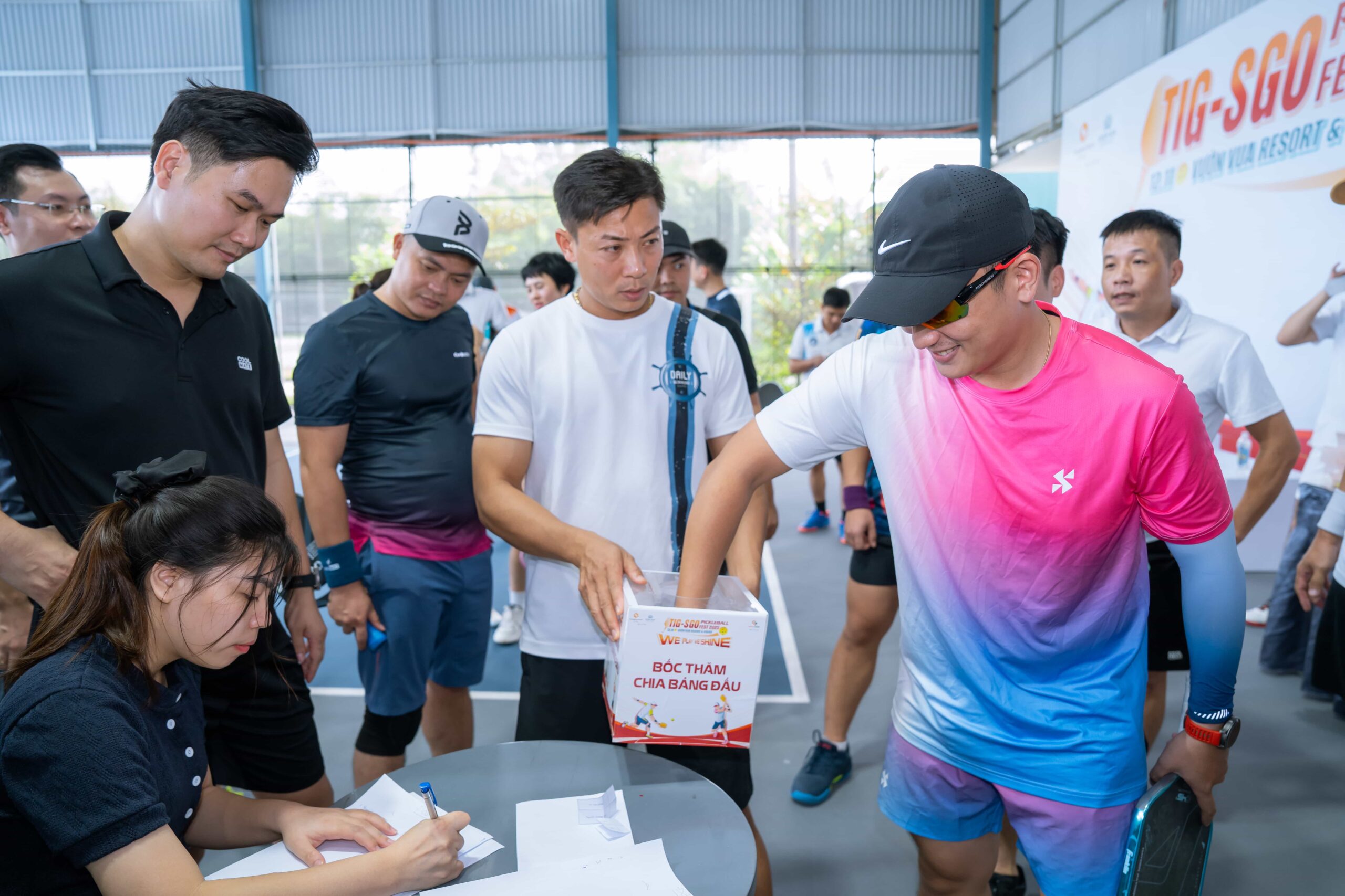 Các VĐV bốc thăm chia bảng đấu