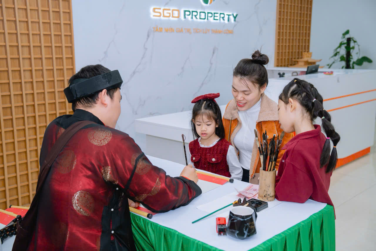 Hoạt động xin chữ tại buổi khai xuân