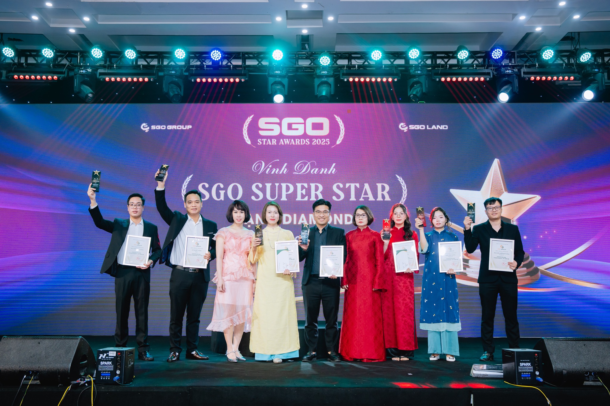 Vinh danh các CBNV, đơn vị có thành tích tốt