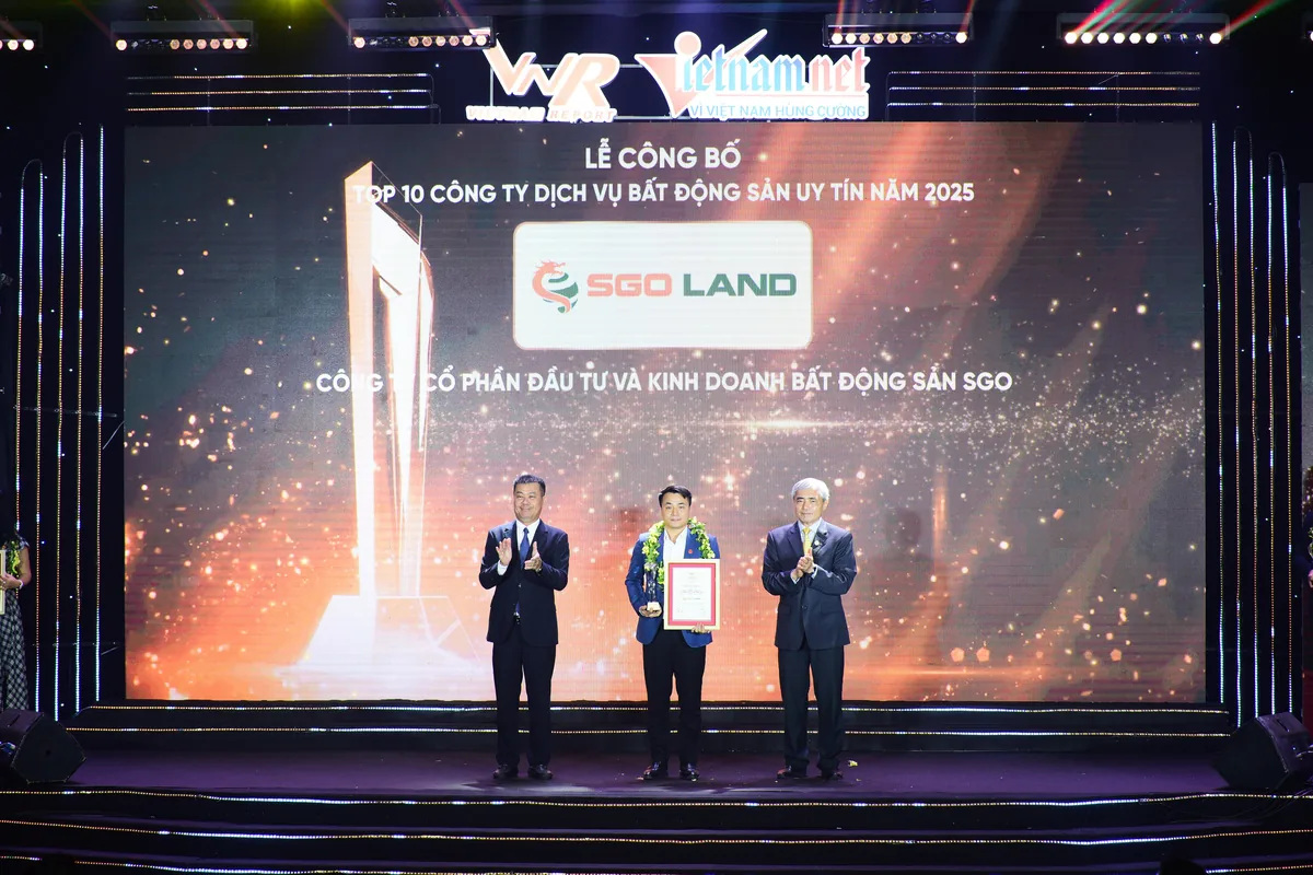 Ông Nguyễn Thắng - Phó TGĐ SGO Land - nhận giải Top 10 Công ty BĐS uy tín 2025