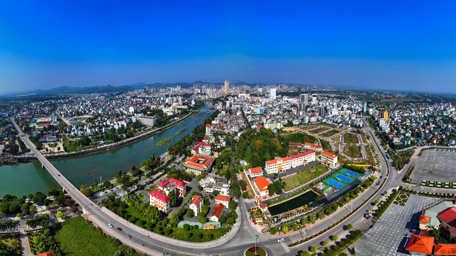 Bộ mặt đô thị sôi động của thành phố cửa khẩu Móng Cái