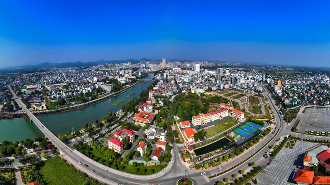 Bộ mặt đô thị sôi động của thành phố cửa khẩu Móng Cái