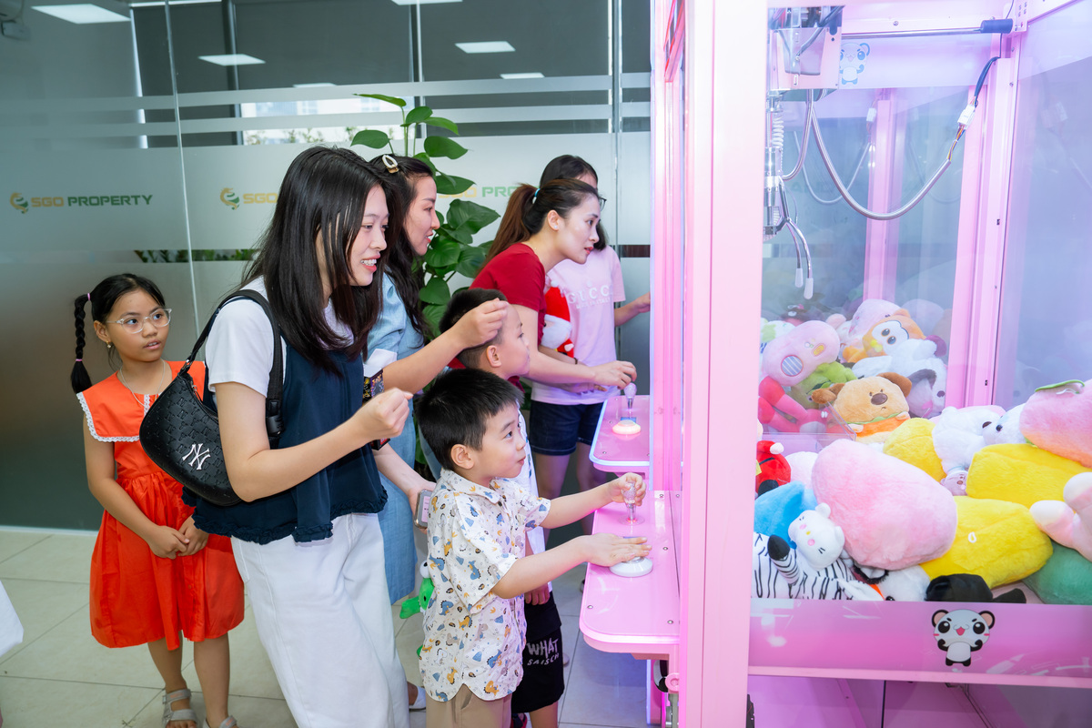 Máy gắp thú và những phần thưởng hấp dẫn cho du khách