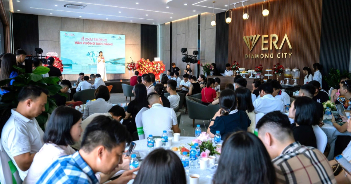Lễ khai trương VPBH Vera Diamond City thu hút đông đảo khách hàng và nhà đầu tư đến tham dự, tìm hiểu cơ hội an cư - đầu tư tại Móng Cái